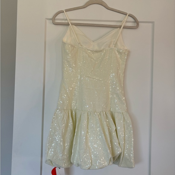 Cider Cream Sequin V-neck Solid Bubble Hem Mini Dress Size 0 NWT - Picture 6 of 7